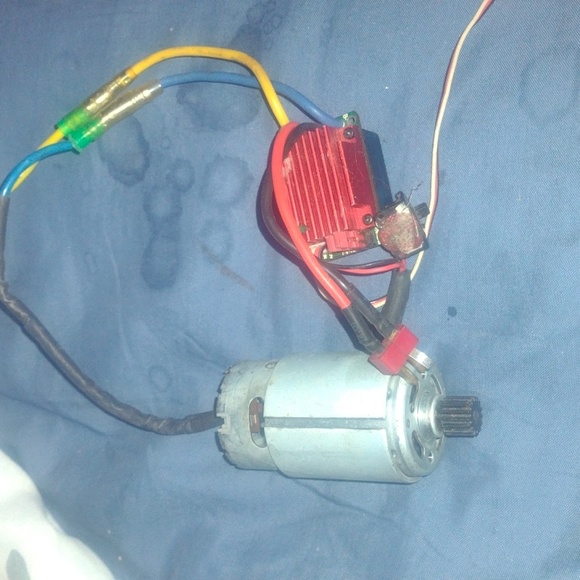 Dhk brushed motor and esc(lipo2s) - Picture 1 of 2